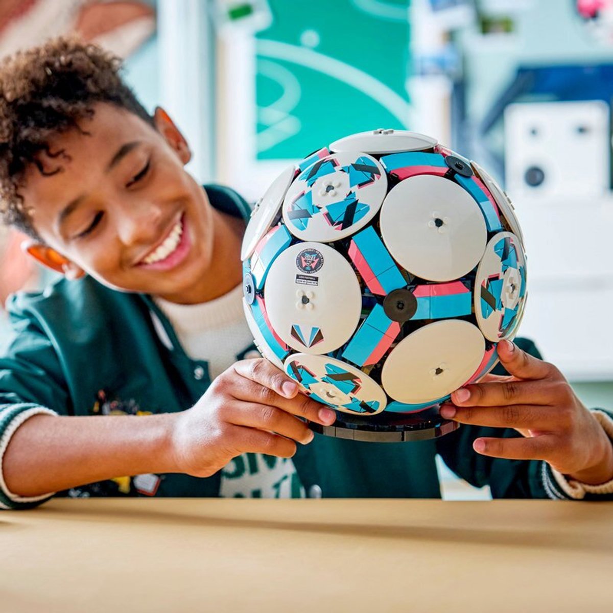 LEGO Editions Voetbal - 3D-display bouwpakket met mini-stadion - Verjaardagscadeau voor jongens, meisjes en voetbalfans vanaf 10 jaar - 43019 — afbeelding 18