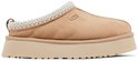 Beige UGG Tazz slipper met witte en lichtblauwe zigzagrand en platformzool.