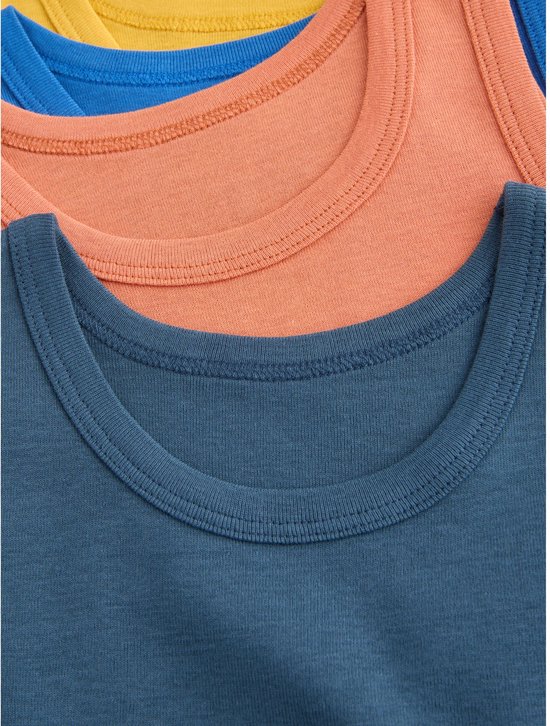 Neklijnen van hemdjes in oranje, blauw en geel.