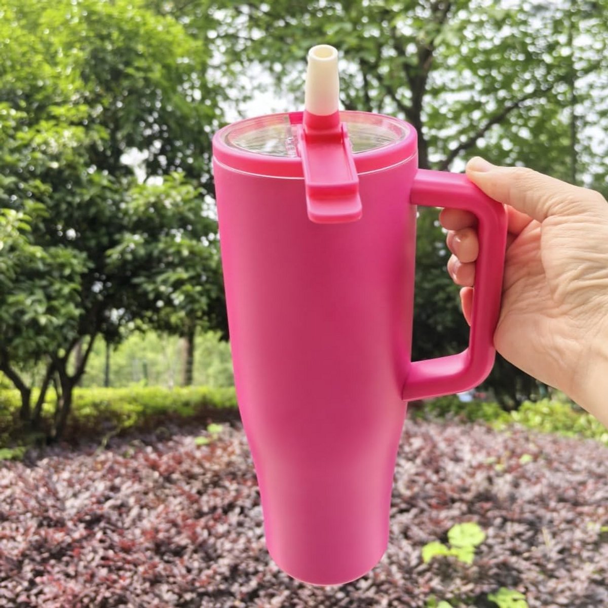 Drinkbeker Met Handvat - Isolatie Beker - Reizen En Onderweg - Lekvrij Ontwerp - 1.2 Liter Inhoud - Framboos