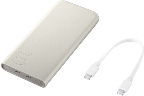 Lichtgrijze powerbank met "10" erop en witte USB-C kabel.