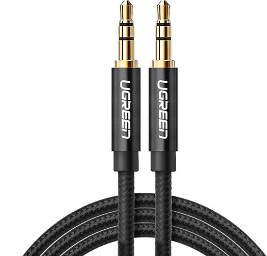 Deux connecteurs mini-jack 3,5 mm avec contacts dorés et logo UGREEN, reliés par un câble noir tressé.