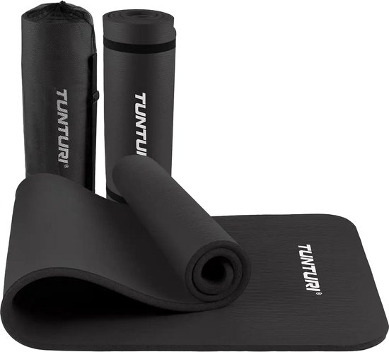 Zwarte Tunturi yogamat, deels opgerold, met draagtas ernaast.