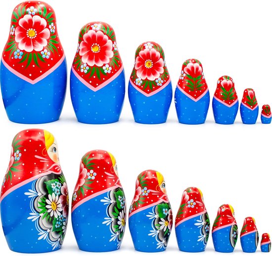 Twee rijen van zeven geneste poppen. Bovenste rij toont de poppen van bovenaf, onderste rij van de zijkant. Blauwe onderkant, rode hoofddoek, bloemen.