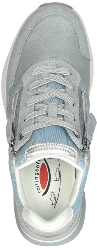 Bovenkant lichtblauwe Gabor sneaker met Gabor Rollingsoft logo.