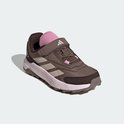 Bruine kinderschoen met roze en beige strepen, klittenbandsluiting en Adidas logo.