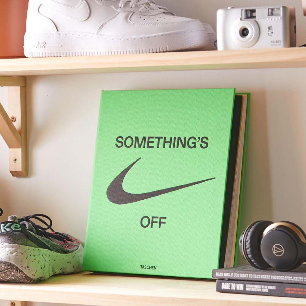 Virgil Abloh. Nike. ICONS - The Ten sneaker collection - Off