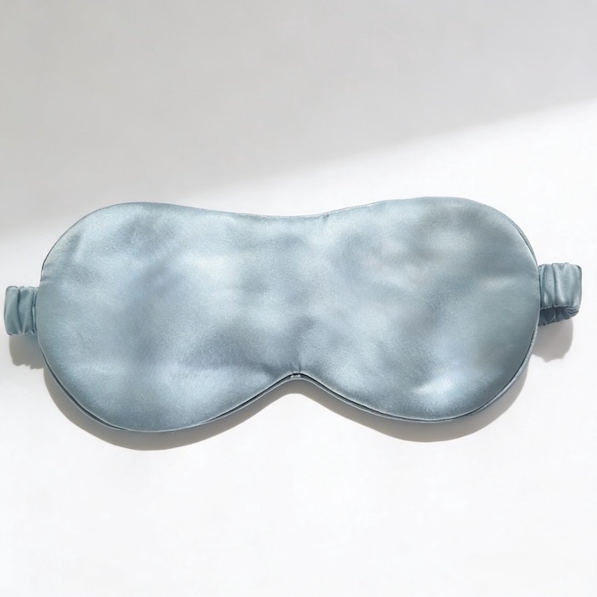 Luxe Oversized Zijde Slaapmasker 22 Momme – stoffig blauw - 100% Mulberry Silk – Extra Groot & Lichtdicht – Perfect Cadeau (Gift) – Ideaal voor Reizen & Thuisgebruik