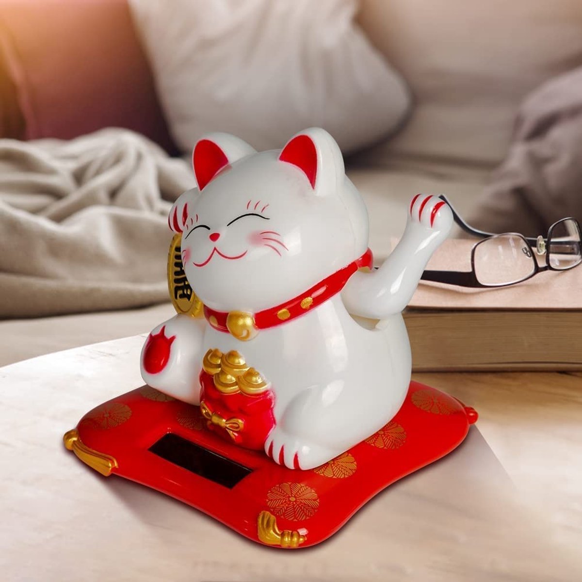 Dailygoods - Wealth Welcoming Cat - Zonne-energie Fortune Cat Ornament - Leuke Decoratie - Voor Desktop en Auto - Wit - Brengt Geluk