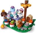 LEGO Friends bosfeest met tafel, cupcakes, theepot, boom, eekhoorn, kikker en 2 figuren.