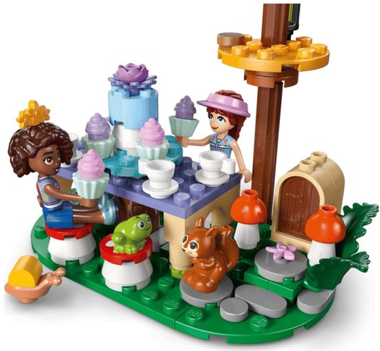 LEGO Friends bosfeest met tafel, cupcakes, theepot, boom, eekhoorn, kikker en 2 figuren.