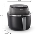 Afmetingen van de zwarte Philips Airfryer: 34 cm breed, 32 cm hoog, 45 cm diep.