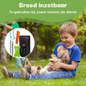 Jongetje met hond in de tuin, met de tekentang set in een etui. Breed inzetbaar voor mens en dier.