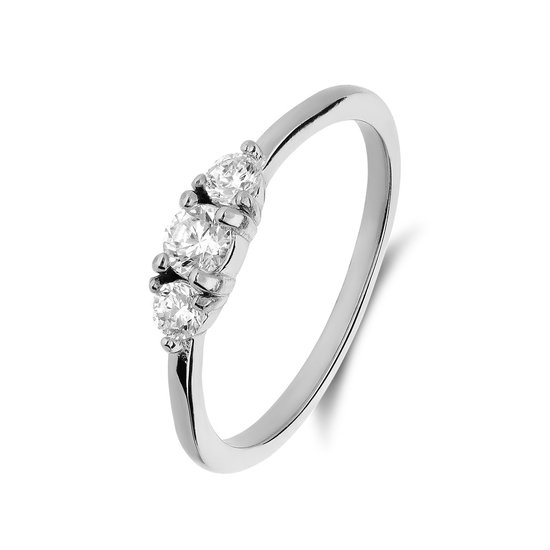 Bague argentée sertie de trois zircons.
