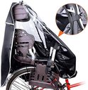 Zwarte regenhoes over een bruin fietszitje, ingezoomd op de bevestigingsdetails.
