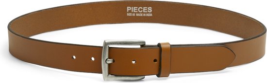 Bruine leren riem met metalen gesp, met 'PIECES SIZE 85 MADE IN INDIA' tekst.