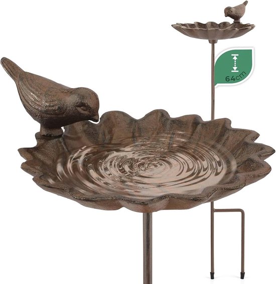 Het vogelbad van de tuin stock afbeelding. Image of installaties - 30275059
