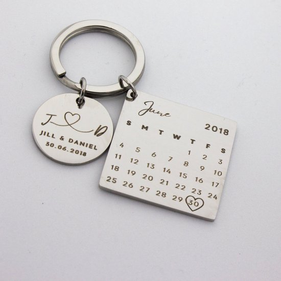 Sleutelhanger met je eigen naam + datum kalender gepersonaliseerd - sleutelhanger RVS