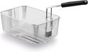 Zilveren Fritel friteuse mandje met zwart handvat op witte achtergrond.