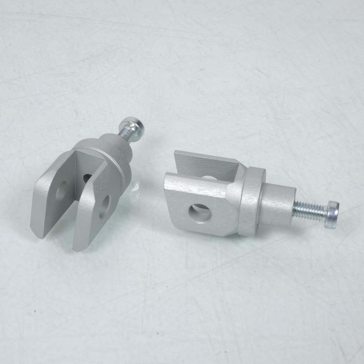 Paire Chape repose pied AV Lightech pour moto Suzuki 750 Gsx-R FTP005SIL