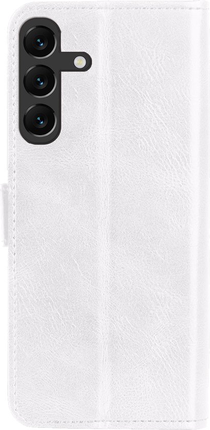 Gesloten wit telefoonhoesje in boekstijl, met de camera-uitsparing zichtbaar aan de achterkant.