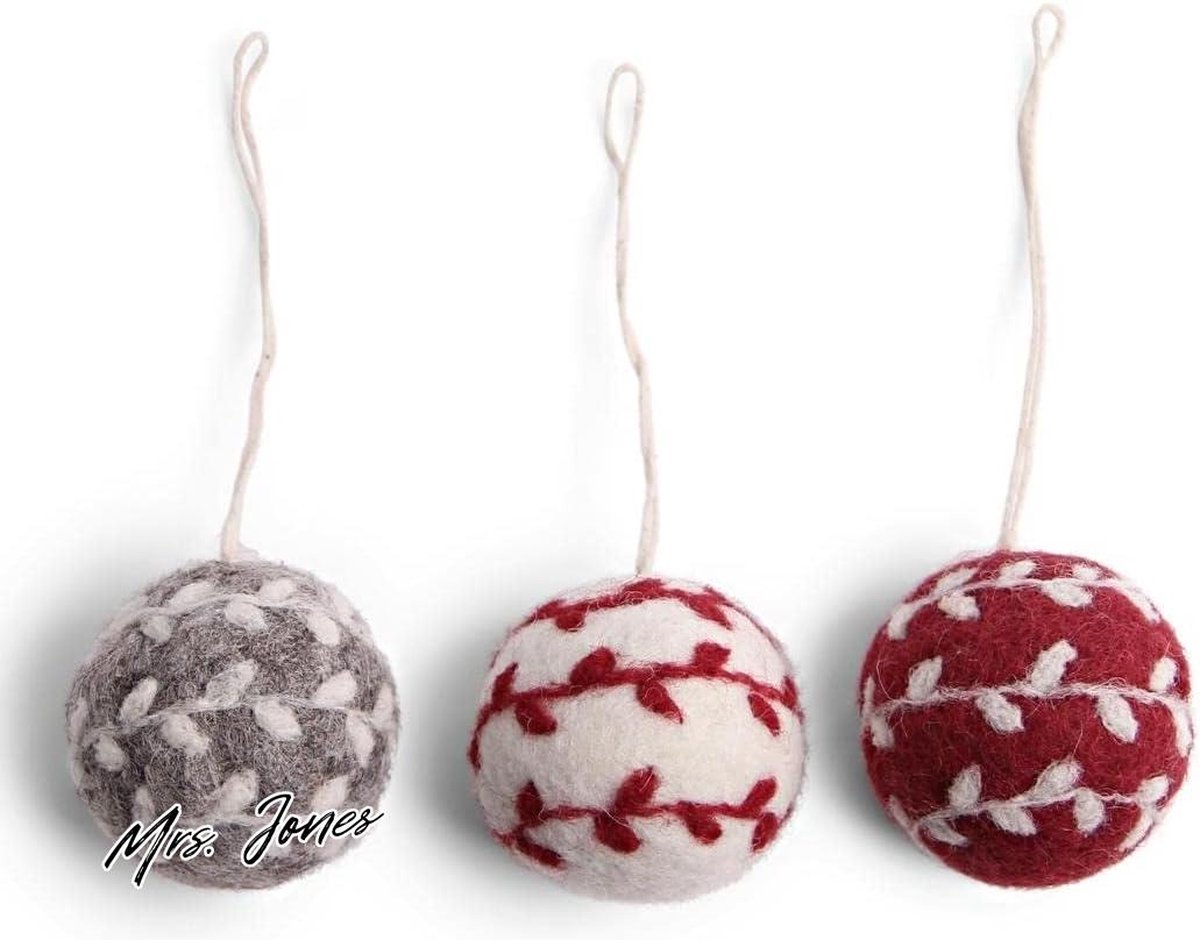 Handgemaakte kerstballen van natuurlijk vilt in set van 3 - fairtrade kerstdecoratie in Dutch.