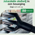Close-up van EasySwift opzetstuk met drie borstels dat stoffige jaloezieën schoonmaakt.