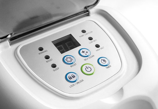 Close-up van het bedieningspaneel van het Intex zoutwatersysteem met display en bedieningsknoppen.