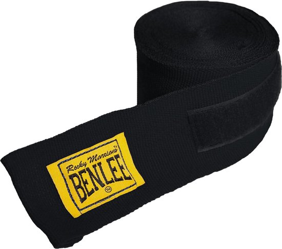 Zwarte elastische boksbandage opgerold met een geel Benlee Rocky Marciano label aan het uiteinde.