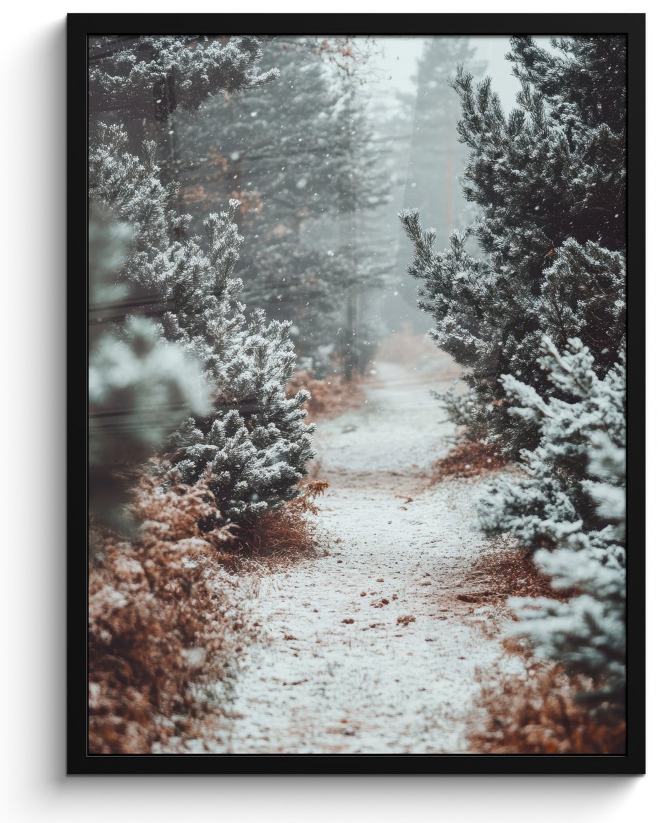 FrameYourWall Poster in lijst - Fotolijst 50x70 cm - Posters - Bos - Winter - Bomen - Natuur - Pad - Sneeuw - Posterlijst zwart - Decoratie - Wanddecoratie woonkamer - Muurdecoratie slaapkamer Bospad