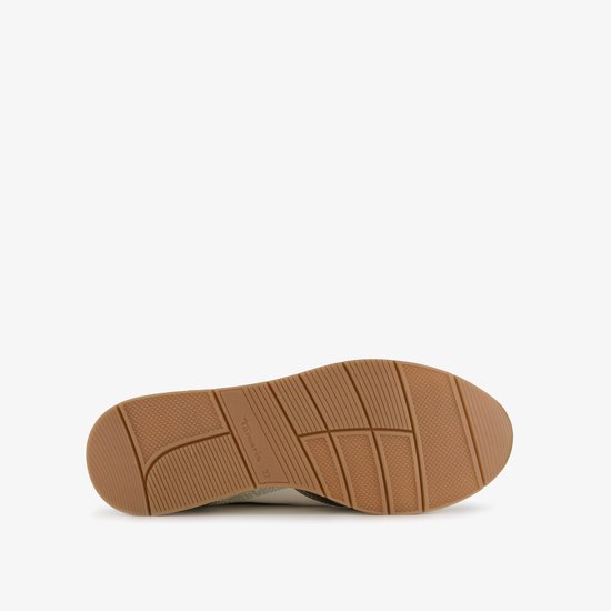Onderkant van een groene en witte Tamaris sneaker met een bruine zool en het Tamaris logo.