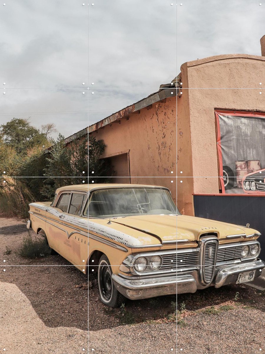 IXXI Yellow Oldtimer in Arizona, Henrike Schenk - 60 x 80 cm - Gratis ophangtool - Grote wanddecoratie en posters - Retro, Fotografie, Vintage, Gang