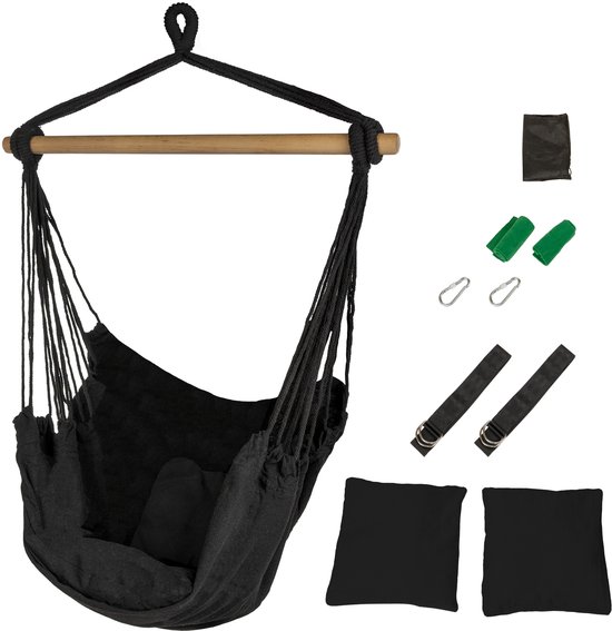 Zwarte hangstoel met houten spreidstok en touwen. Inclusief 2 zwarte kussens, opbergtas, 2 groene kussens, 2 karabijnhaken en 2 zwarte ophangbanden.