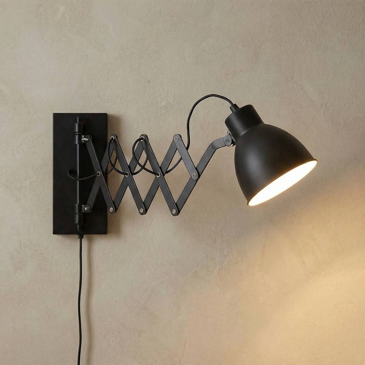Moderne wandlamp zwart met messing - Sabbio