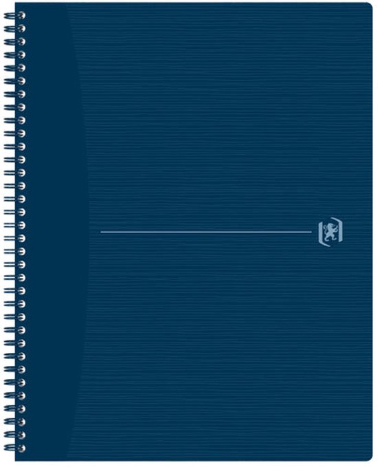 Donkerblauw A4+ notitieboek met spiraalbinding, fijne horizontale lijntjes en een subtiel logo.