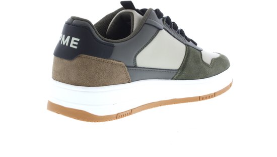 Achter-zijaanzicht van een groene sneaker met beige en bruine details, zwarte veters en een wit 'PME' logo op de hiel.