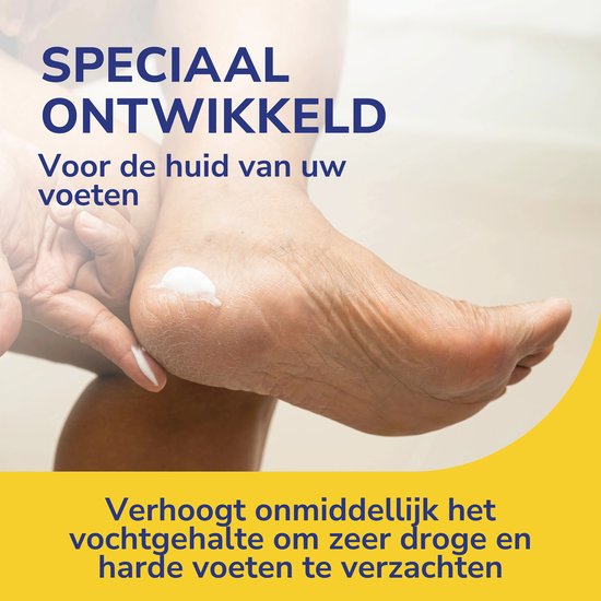 Een vrouw brengt Scholl voetcrème aan op een droge, gebarsten hiel.