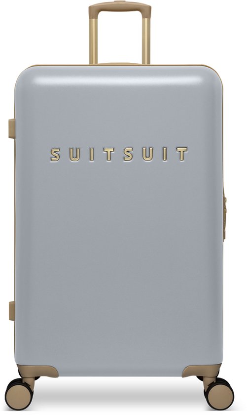 Grijze SUITSUIT koffer met gouden handvat en wielen, staand op een witte achtergrond.