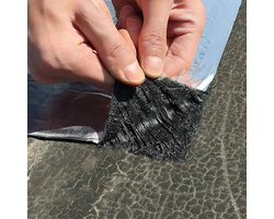 Zelfklevende dakbaan - Bitumen dakfolie - Dakafdichting plat dak - Snelle montage - 0.5 x 1 meter - Zilver