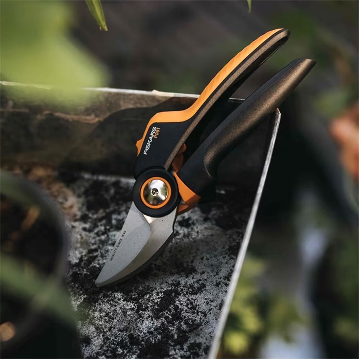 Fiskars Sécateur - Coupe-branches bypass X-series - Taille M