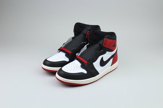 Air Jordan 1 Retro High OG « Black Toe Reimagined » taille 38