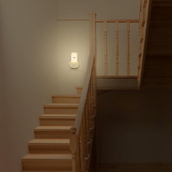 Kindernachtlampje met Sensor voor Stopcontact - Warm Licht voor Babykamer en Gang — afbeelding 3