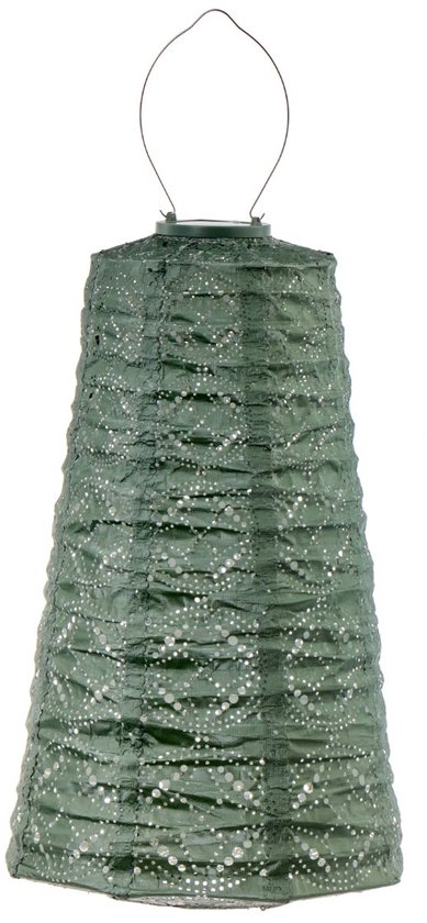 Groene lampion met een conische vorm en golvend patroon met witte stippen. Hangende lantaarn met metalen handvat.