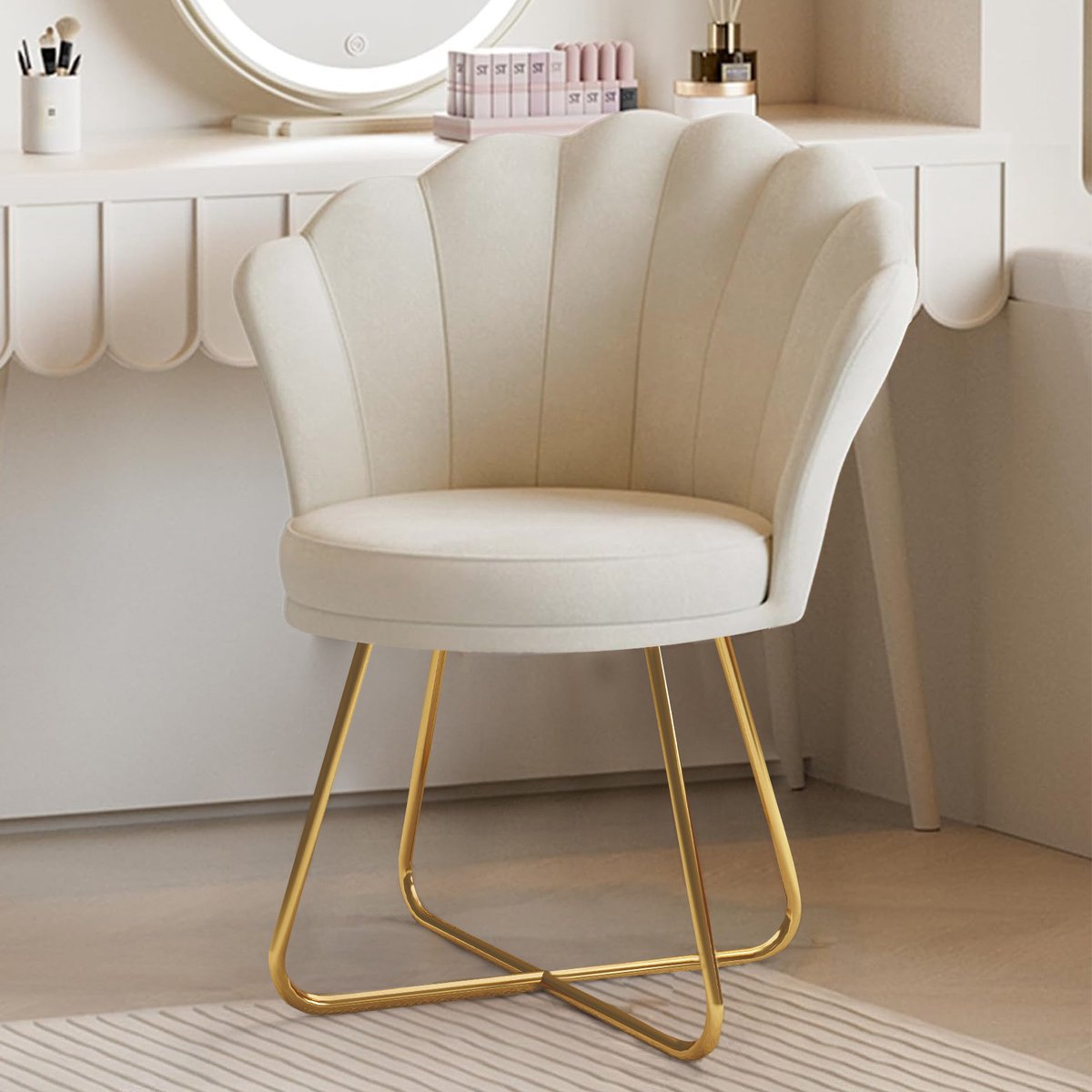 Moderne Accentstoel, Fluwelen Schelpstoel met Gouden Poten – Gestoffeerde Make-up Stoel,Comfortabele Kaptafelstoel voor Slaapkamer, Woonkamer & Kantoor,Beige