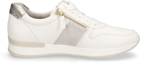 Zijaanzicht van witte Gabor sneaker met glitterstrook, gouden rits en hiel.