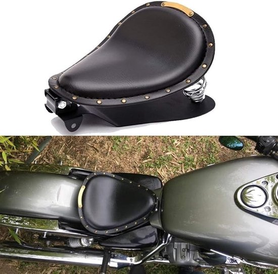 Selle de moto noire avec ressorts, rivets et accents en laiton, montée sur une moto.