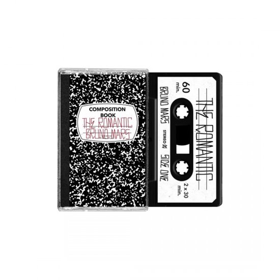 Cassettebandje met hoesje in de stijl van een schrift. De cassette heeft 'The Romantic Bruno Mars' erop.