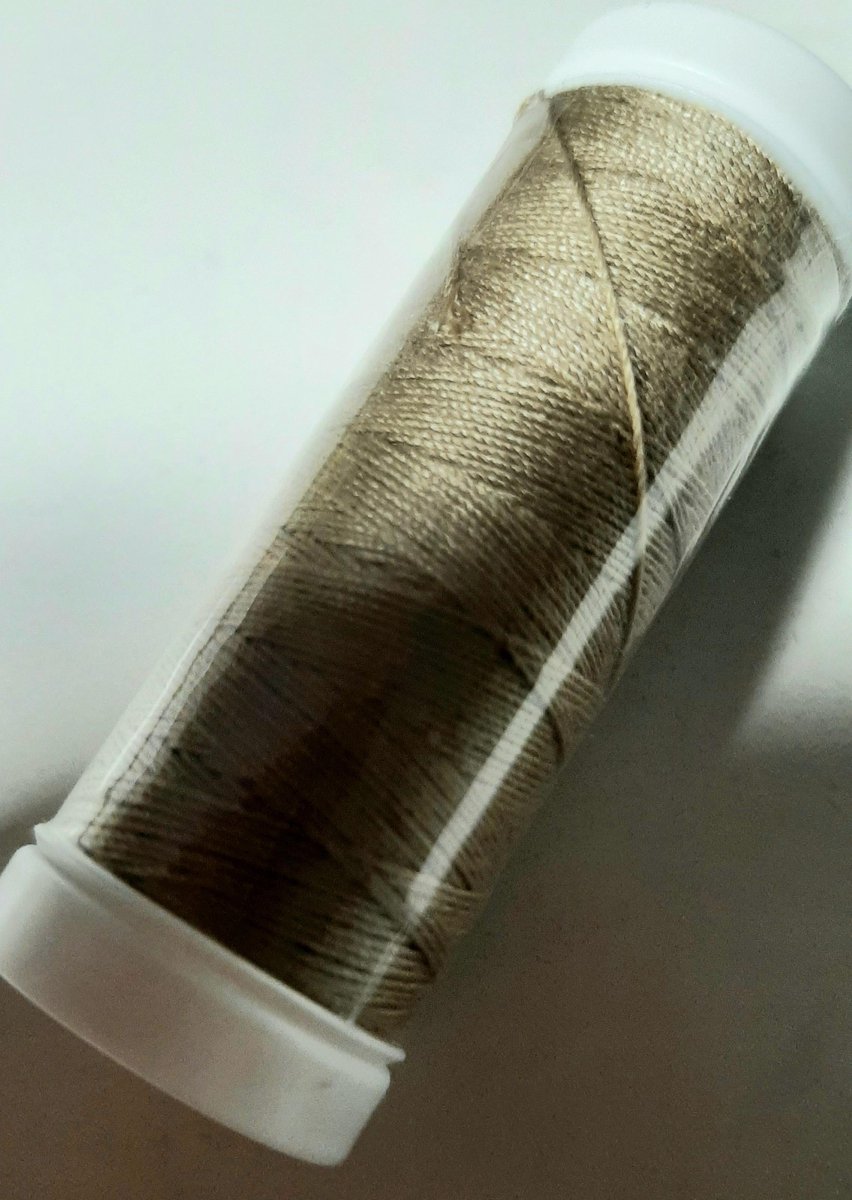 1 klosje met 90 meter polyester garen - corna - bekledingsgaren - naaigaren voor hand en machine - col. 1402 - zand beige