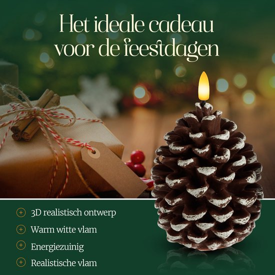 Realistische bruine LED-kaars in dennenappelvorm met een warme, witte vlam en sneeuwdetails.