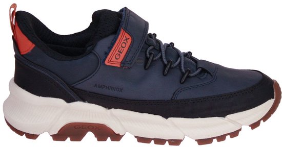 Blauwe Geox Amphibiox sneaker met oranje accenten, klittenbandsluiting en veters.